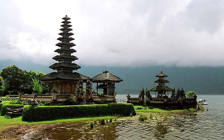 Bedugul temple