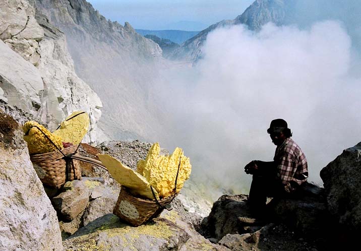 sulfur miner at Kawah Ijen volcano